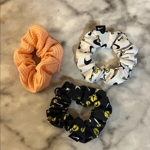 Nike Kids Hair Scrunchie Trio - Peach, White, Black